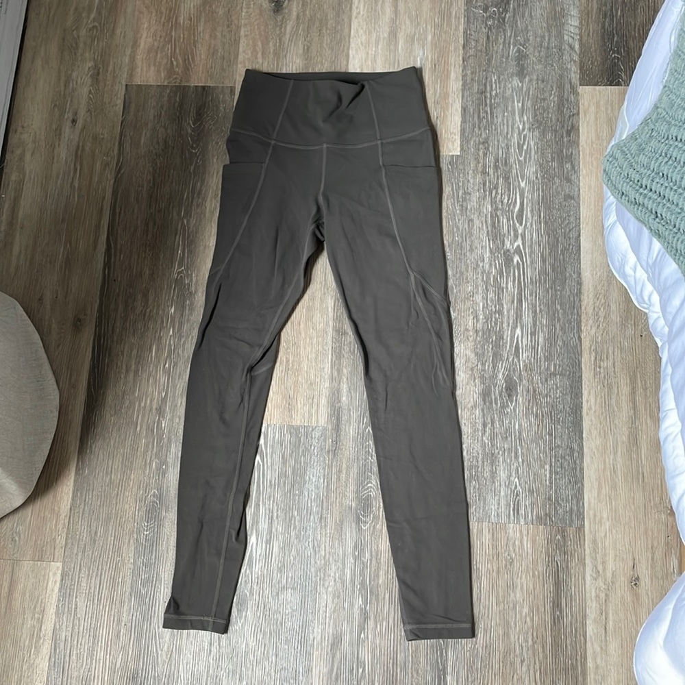 Athleta leggings with pockets